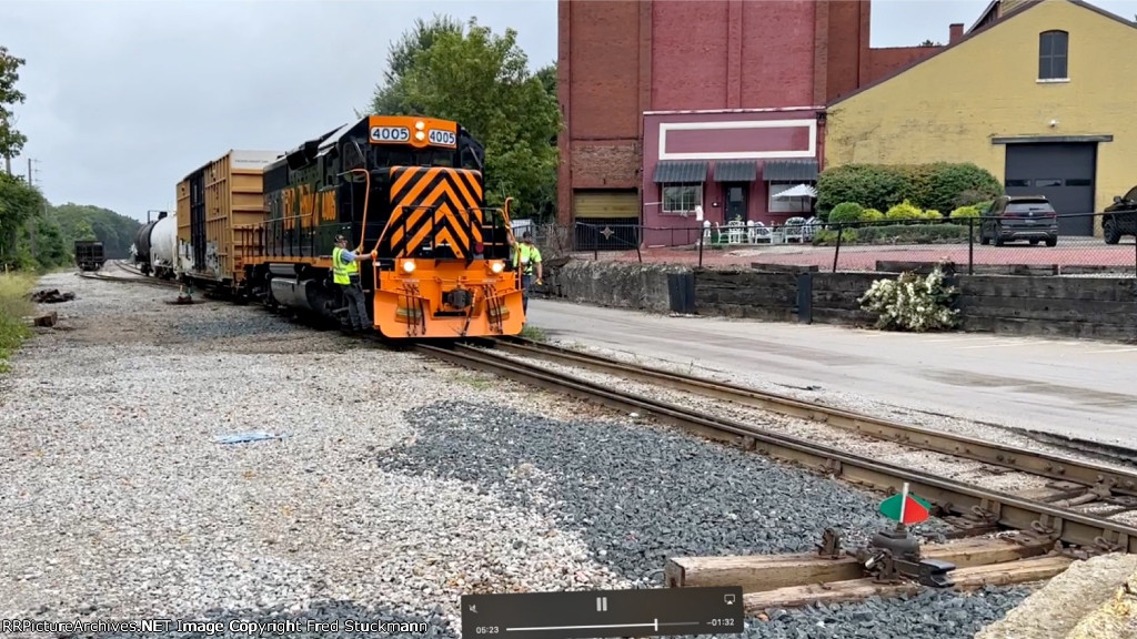 AB 4005 leads the transfer run at Summit St.